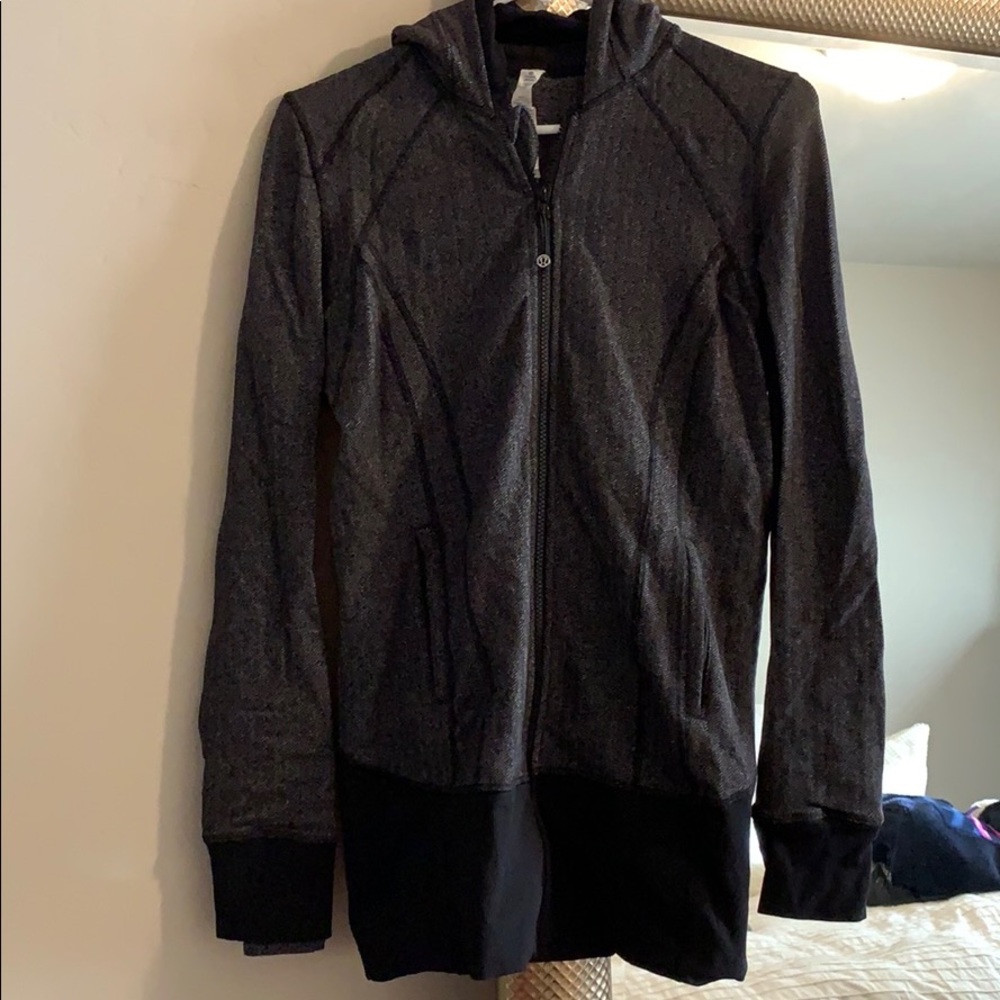 Lululemon jacket size 8 worn once.